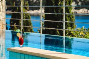 Basen w obiekcie Hotel Bozica Dubrovnik Islands lub w pobliżu