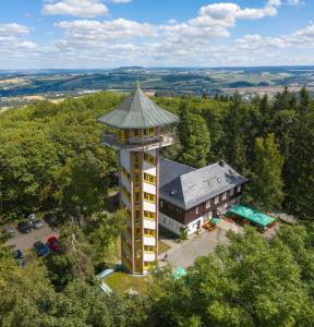 an overhead view of a building with a tower at Bürger- und Berggasthaus Scheibenberg in Scheibenberg