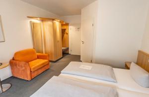 Postel nebo postele na pokoji v ubytování Hotel-Gasthof zum Ritter