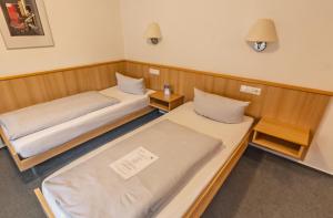 Postel nebo postele na pokoji v ubytování Hotel-Gasthof zum Ritter