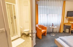 Koupelna v ubytování Hotel-Gasthof zum Ritter + 37 fotografií