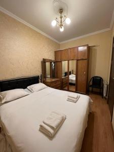 Postel nebo postele na pokoji v ubytování Apartment on Khimshiashvili 1