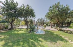 Vonkajšia záhrada v ubytovaní Villa Archodia - With Private Pool