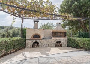 Vonkajšia záhrada v ubytovaní Villa Archodia - With Private Pool