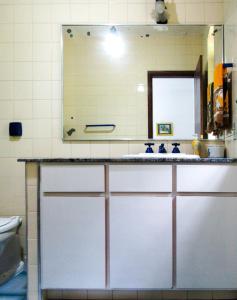 a bathroom with a sink and a mirror at Casa de campo Hortencia com piscina e lazer - RJ in Teresópolis