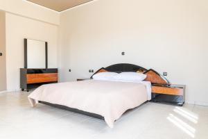 Posteľ alebo postele v izbe v ubytovaní Villa Archodia - With Private Pool