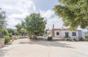 Vonkajšia záhrada v ubytovaní Villa Archodia - With Private Pool