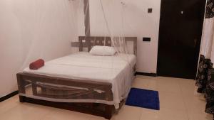 Una cama o camas en una habitación de Bandulas Beach House