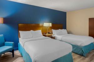 Postel nebo postele na pokoji v ubytování Comfort Inn & Suites Mt Laurel-Philadelphia