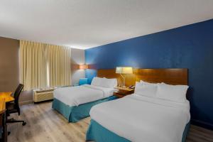 Postel nebo postele na pokoji v ubytování Comfort Inn & Suites Mt Laurel-Philadelphia