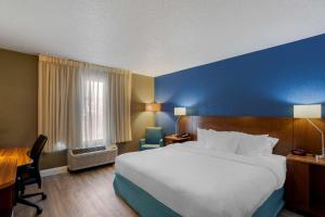 Postel nebo postele na pokoji v ubytování Comfort Inn & Suites Mt Laurel-Philadelphia