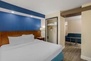 Postel nebo postele na pokoji v ubytování Comfort Inn & Suites Mt Laurel-Philadelphia