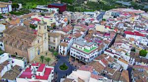 una vista aérea de una ciudad con edificios en Apartments 4 you - "Plaza Mayor" - La Nucia en La Nucía