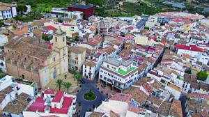 eine Luftansicht einer Stadt mit Gebäuden in der Unterkunft Casa Rural - Apartments 4 you - La Nucia in La Nucía