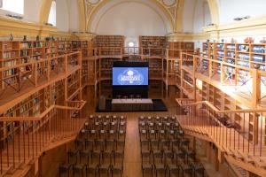 a view of a library with chairs and a screen at Hospederia Seminario Conciliar de San Julián in Cuenca