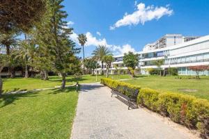 Vonkajšia záhrada v ubytovaní 797 Holiday Rentals- Espectacular piso con vista al mar y al puerto