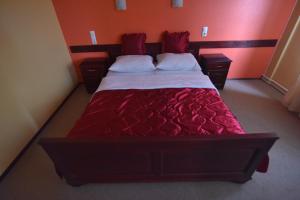 En eller flere senge i et værelse på Motel Atlantis