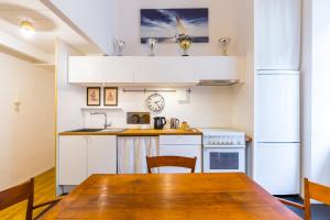 Cucina o angolo cottura di Grifeo - Quiet and Relaxing Flat on Panoramic Route