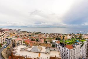 Vista generica sul mare o vista sul mare dall'interno dell'appartamento