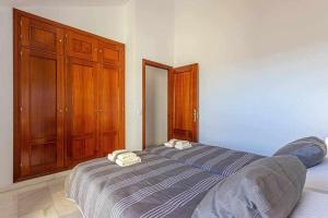 Postel nebo postele na pokoji v ubytování 797 Holiday Rentals -Lujoso Atico duplex en el centro de Benalmadena