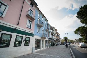 Gallery image of Maisons Du Lac in Desenzano del Garda