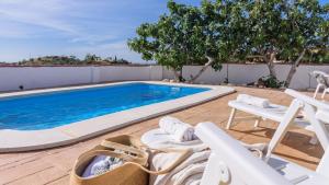 Bazén v ubytovaní Casa Vistalegre Mijas by Ruralidays alebo v jeho blízkosti