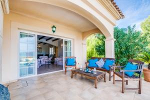 A seating area at Ideal Property Mallorca - Didi