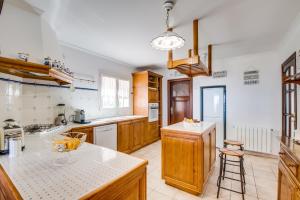 A kitchen or kitchenette at Ideal Property Mallorca - Didi