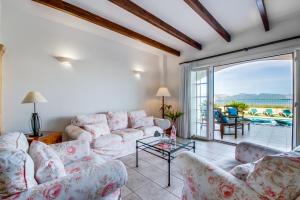 A seating area at Ideal Property Mallorca - Didi