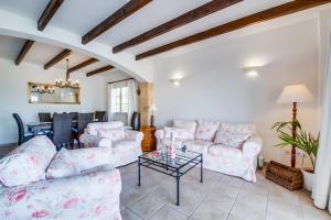 A seating area at Ideal Property Mallorca - Didi