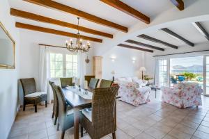 A seating area at Ideal Property Mallorca - Didi