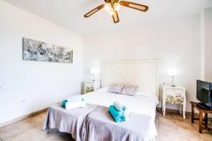 A bed or beds in a room at Ideal Property Mallorca - Didi