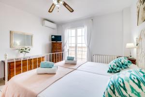 A bed or beds in a room at Ideal Property Mallorca - Didi Még 37 kép