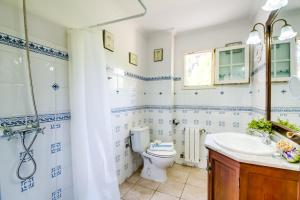A bathroom at Ideal Property Mallorca - Didi