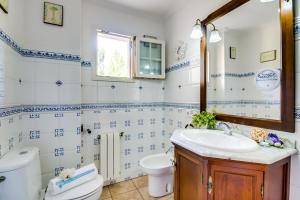 A bathroom at Ideal Property Mallorca - Didi