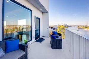 a balcony with chairs and a view of the city at 700 1st Ave N Unit 507 in Nashville