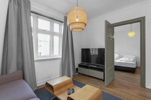 TV a/nebo společenská místnost v ubytování Sunny Reykjavík Apartment