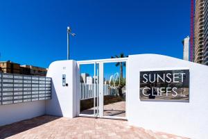 Zdjęcie z galerii obiektu SUNSET CLIFFS sunny apARTs w mieście Benidorm