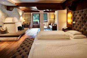 מיטה או מיטות בחדר ב-Brugger's Genießerhotel Lanersbacherhof