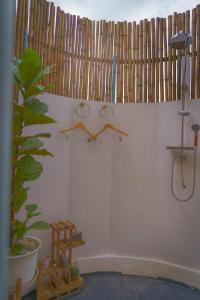a bathroom with wooden hangers on the wall at Skypruek Luu Hlee ลุฮลี in Mon Jam