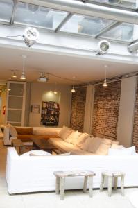 Khu vực ghế ngồi tại Design cE - Hotel Boutique de Diseño +70 ảnh