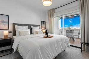 Łóżko lub łóżka w pokoju w obiekcie Modern Apartment - 2 Bedrooms, Beachside - Puerto Banús