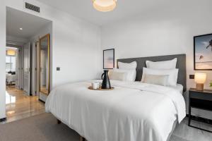 Łóżko lub łóżka w pokoju w obiekcie Modern Apartment - 2 Bedrooms, Beachside - Puerto Banús