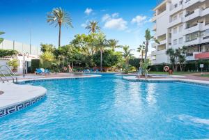 Basen w obiekcie Modern Apartment - 2 Bedrooms, Beachside - Puerto Banús lub w pobliżu