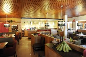 Ο χώρος του lounge ή του μπαρ στο Hotel Hellers Twenty Four II -24h-Check-In-