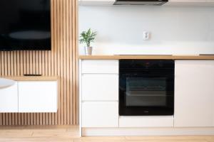 Kuchyňa alebo kuchynka v ubytovaní Golden apartmentsIsok15I2