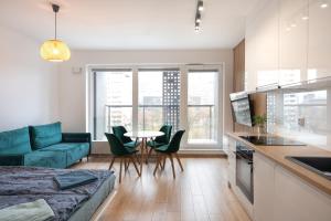 Kuchyňa alebo kuchynka v ubytovaní Golden apartmentsIsok15I2