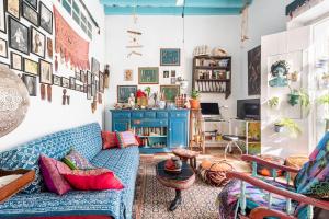 a living room with a blue couch and a table at Habitaciones La Pepa in Cádiz