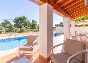 Villa Ampolla I - Costa CarpeDiem في مورايرا: فيلا بمسبح وفناء +19 صورة