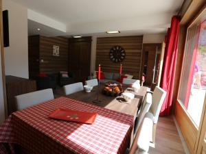 a dining room table with a red and white checkered table cloth at Appartement Valloire, 4 pièces, 8 personnes - FR-1-263-217 in Valloire